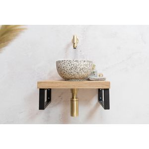 Saniclear Baru fonteinset met eiken plank, zwart-witte terrazzo waskom en gouden kraan voor in het toilet