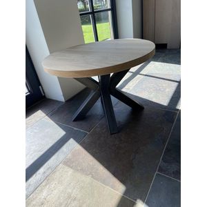 M2-Meubels - Ronde eikenhouten salontafel of sidetable met industrieel matrix onderstel