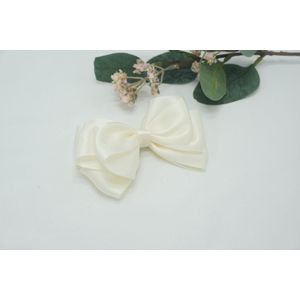 Boutique Haarstrik Satijn - Kleur Ivory – Ivoor - Haarclip - Bows and Flowers