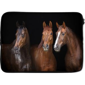 Laptophoes 13 inch - Paarden - Dieren - Zwart - Portret - Laptop sleeve - Binnenmaat 32x22,5 cm - Zwarte achterkant