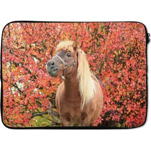 Laptophoes 14 inch - Paard - Pony - Herfstbladeren - Laptop sleeve - Binnenmaat 34x23,5 cm - Zwarte achterkant