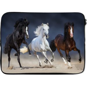 Laptophoes 13 inch - Paarden - Dieren - Zand - Laptop sleeve - Binnenmaat 32x22,5 cm - Zwarte achterkant