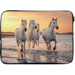 Laptophoes 13 inch - Paarden - Zon - Zee - Strand - Dieren - Laptop sleeve - Binnenmaat 32x22,5 cm - Zwarte achterkant