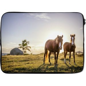 Laptophoes 14 inch - Paarden - Zon - Gras - Laptop sleeve - Binnenmaat 34x23,5 cm - Zwarte achterkant