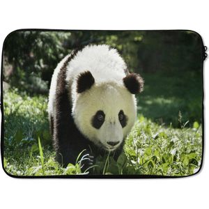 Laptophoes 14 inch - Panda - Gras - Dier - Laptop sleeve - Binnenmaat 34x23,5 cm - Zwarte achterkant