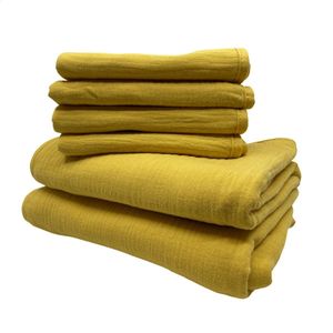 Smikkels - Kraamcadeau hydrofiele doeken (2 stuks) met spuugdoekjes (4 stuks) - Geel - 100% biologisch katoen - hydrofiel met badstof