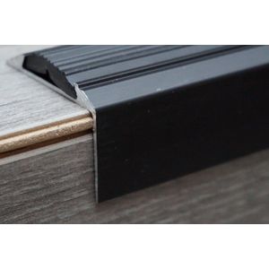 ALUMINIUM TRAPPROFIEL ZWART MET RUBBER 46 x 29 x 900 mm - (SET) 5 stuks