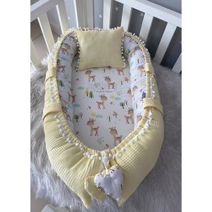 Jaju Baby - Babynestje en Hoofdkussen - Organische Katoen - Antibacterieel Babynestje - Anti-Allergisch Babynestje - Licht Geel en Gazelle Patroon - 74 x 40 cm