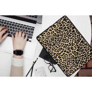 Laptophoes 13 inch - Luipaardprint - Design - Geel - Laptop sleeve - Binnenmaat 32x22,5 cm - Zwarte achterkant