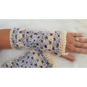 Handgemaakte vingerloze handschoenen / polswarmers in roomwit grijs lila met glinsterdraad gehaakt Maat L