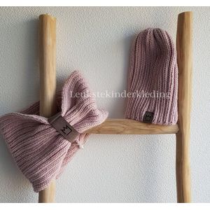 Beanie Set - Muts en Sjaal - Vintage roze: De Winter Favoriet! - Voor kinderen vanaf 3 tot ongeveer 9 jaar.