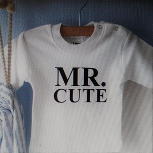 Baby Rompertje cadeautje zwangerschap aankondiging tekst jongen zoon | mr cute | korte mouw | wit zwart | maat 62/68 | geboorte kraamcadeau cadeau neefje nichtje kleinkind kleinzoon