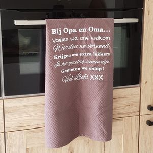 Theedoek met tekst bedrukt cadeau | Regels voor Bij Opa en Oma Thuis | vaderdag verjaardag opa man feestdagen sinterklaas kerstmis hoera jullie worden grootouders zwangerschapsaankondiging Moederdag Vaderdag Cadeau voor Mama Papa Opa Oma vrouw damens