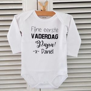 Rompertje baby tekst cadeau | eerste vaderdag | fijne eerste vaderdag met naam | Lange mouw | wit zwart | maat 62-68 |  bekendmaking zwangerschap aanstaande baby jongen meisje unisex