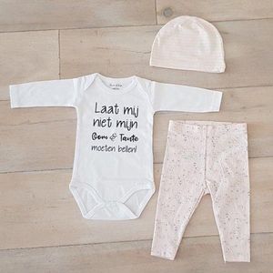 Baby kledingset meisje cadeautje zwangerschap aankondiging| maat 50-56 |licht roze broekje beertjes en mutsje streepje roze en witte romper lange mouw met tekst laat mij niet mijn oom en tante moeten bellen | zwangerschapsaankondiging geboorte
