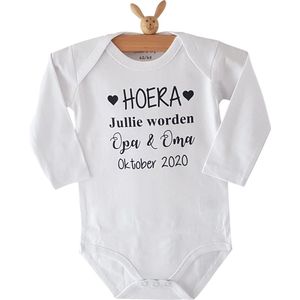Baby Rompertje met tekst hoera jullie worden opa en oma met de uitgerekende maand erbij bekendmaking zwangerschap aanstaande baby jongen meisje unisex