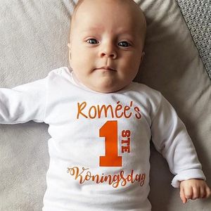 Baby Rompertje tekst | Mijn eerste koningsdag met naam| lange mouw | wit oranje | maat 74-80  hup holland hup Nederland supporter