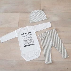 Baby kledingset unisex cadeautje zwangerschap aankondiging| maat 50-56 | grijs wit gestreept broekje en mutsje en witte romper lange mouw met tekst  Als het van papa en mama niet mag vraag ik het toch gewoon aan mijn oma  | zwangerschapsaankondiging