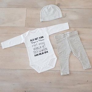 Baby kledingset unisex cadeautje zwangerschap aankondiging| maat 50-56 | grijs wit gestreept broekje en mutsje en witte romper lange mouw met tekst  Als het van papa en mama niet mag vraag ik het toch gewoon aan mijn opa  | zwangerschapsaankondiging