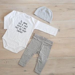 Baby cadeau geboorte unisex jongen of Meisje Setje 3-delig newborn | maat 50-56 | grijs mutsje en broekje en romper lange mouw wit met zwarte tekst ik drink tot ik niet meer kan net als mijn tante | Bodysuit | pakje | Kraamcadeau | Gift Set
