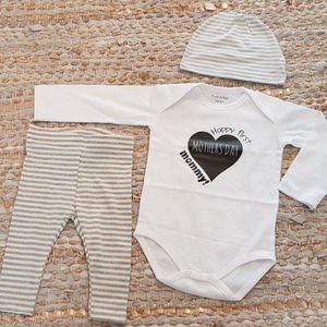 MM Baby rompertje met tekst eerste moederdag mama cadeau geboorte meisje jongen set met tekst aanstaande zwanger kledingset pasgeboren unisex Bodysuit | Huispakje | Kraamkado | Gift Set