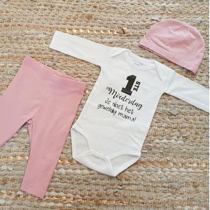 MM Baby rompertje met tekst eerste moederdag mama cadeau geboorte meisje jongen set met tekst aanstaande zwanger kledingset pasgeboren unisex Bodysuit | Huispakje | Kraamkado | Gift Set