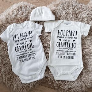 Baby rompertjes set  met mutsje met tekst bekendmaking zwangerschap mama en papa Cadeau voor liefste aanstaande bekendmaken aankondiging bekend maken worden geboorte meisje jongen zwanger unisex  kraamcadeau  babygeschenk babygeschenkset kraampakket