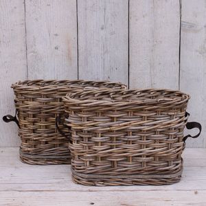 Plantenmand - Vensterbankmand - Set van 2 - Rotan - Met leren riem - Houten bodem - Hoogte 30 cm