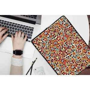 Laptophoes 15.6 inch - Bloemen - Bohemian - Cirkel - Patroon - Laptop sleeve - Binnenmaat 39,5x29,5 cm - Zwarte achterkant