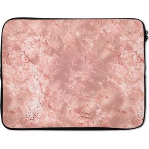 Laptophoes 17 inch - Roze - Marmer print - Patroon - Laptop sleeve - Binnenmaat 42,5x30 cm - Zwarte achterkant