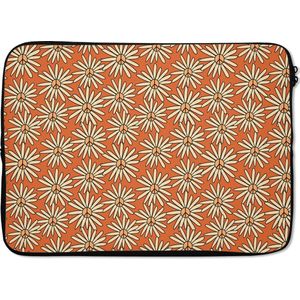 Laptophoes 13 inch - Patronen - Vintage - Bloem - Oranje - Laptop sleeve - Binnenmaat 32x22,5 cm - Zwarte achterkant - Back to school spullen - Schoolspullen jongens en meisjes middelbare school - Macbook air hoes - Chromebook sleeve