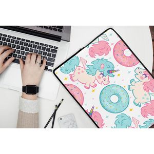 Laptophoes 17 inch - Eenhoorn - Donut - Baby - Laptop sleeve - Binnenmaat 42,5x30 cm - Zwarte achterkant