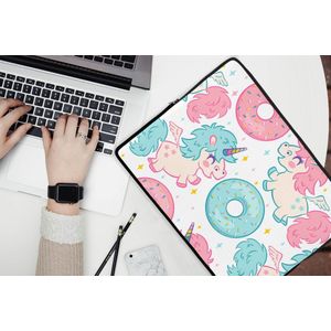 Laptophoes 15.6 inch - Eenhoorn - Donut - Baby - Laptop sleeve - Binnenmaat 39,5x29,5 cm - Zwarte achterkant