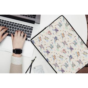 Laptophoes 15.6 inch - Unicorn - Regenboog - Patronen - Laptop sleeve - Binnenmaat 39,5x29,5 cm - Zwarte achterkant