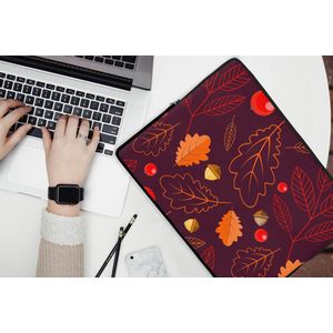 Laptophoes 15.6 inch - Patronen - Herfst - Blaadjes - Girl - Kids - Kinderen - Laptop sleeve - Binnenmaat 39,5x29,5 cm - Zwarte achterkant