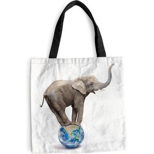 MuchoWow® Schoudertas - Strandtas - Big Shopper - Boodschappentas - Olifant - Wereldbol - Wit - 45x45 cm - Katoenen tas