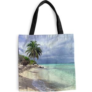 MuchoWow® Schoudertas - Strandtas - Big Shopper - Boodschappentas - Een kleine palmboom met turquoise groenwater van de Baai-eilanden - 40x40 cm - Katoenen tas