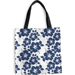 MuchoWow® Schoudertas - Strandtas - Big Shopper - Boodschappentas - Een blauwe illustratie van een bloemdessin - 40x40 cm - Katoenen tas