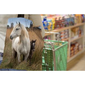 MuchoWow® Schoudertas - Strandtas - Big Shopper - Boodschappentas - Paard met veulen in Camargue - 40x50 cm - Katoenen tas