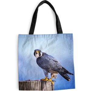 MuchoWow® Schoudertas - Strandtas - Big Shopper - Boodschappentas - Close-up van een roofvogel op een dikke houten paal - 45x45 cm - Katoenen tas