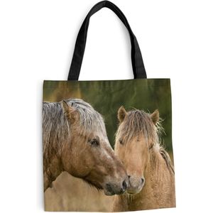 MuchoWow® Schoudertas - Strandtas - Big Shopper - Boodschappentas - Close-up van knuffelende fjord paarden - 45x45 cm - Katoenen tas