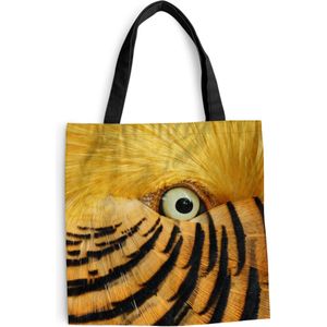 MuchoWow® Schoudertas - Strandtas - Big Shopper - Boodschappentas - Close-up van het oog van een vogel met gele veren en zwarte strepen - 40x40 cm - Katoenen tas