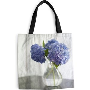 MuchoWow® Schoudertas - Strandtas - Big Shopper - Boodschappentas - Blauwe hortensia's in vaas - 40x40 cm - Katoenen tas