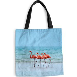 MuchoWow® Schoudertas - Strandtas - Big Shopper - Boodschappentas - Vier flamingo's staan op het strand - 40x40 cm - Katoenen tas
