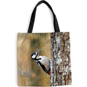 MuchoWow® Schoudertas - Strandtas - Big Shopper - Boodschappentas - Een mannelijke grote bonte specht op een boom - 45x45 cm - Katoenen tas