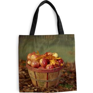 MuchoWow® Schoudertas - Strandtas - Big Shopper - Boodschappentas - Een mand van appels in de herfst - 40x40 cm - Katoenen tas