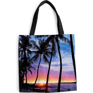 MuchoWow® Schoudertas - Strandtas - Big Shopper - Boodschappentas - De kleurrijke zonsondergang achter een rij met palmbomen op Hawaï - 45x45 cm - Katoenen tas