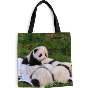 MuchoWow® Schoudertas - Strandtas - Big Shopper - Boodschappentas - Panda's - Gras - Deken - 45x45 cm - Katoenen tas