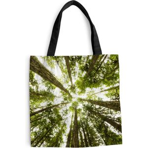 MuchoWow® Schoudertas - Strandtas - Big Shopper - Boodschappentas - Hoge groene bomen in jungle - 40x40 cm - Katoenen tas