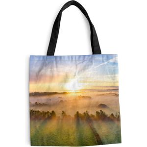 MuchoWow® Schoudertas - Strandtas - Big Shopper - Boodschappentas - Kleurrijke zonsopkomst boven een kalm landschap - 45x45 cm - Katoenen tas